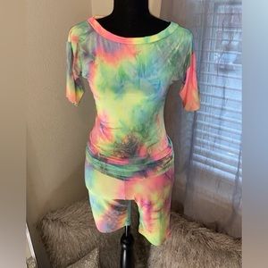 Cute spring colorful 2 piece never been worn